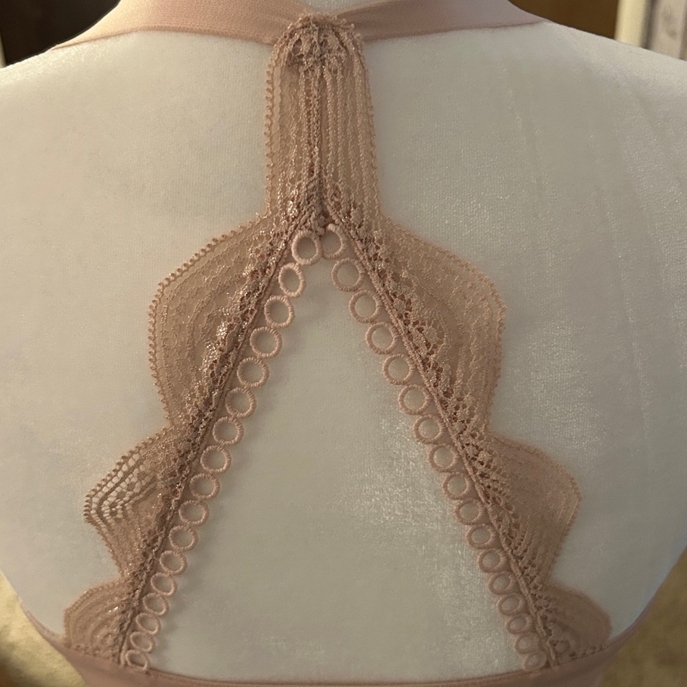 Victoria's Secret Lace Front-Closure Bra in Nude Blush - Picture 3 of 8